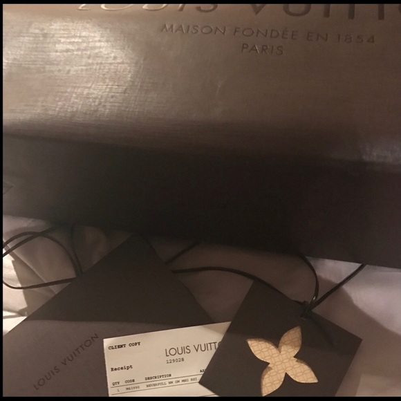 Louis Vuitton Wristlet - Picture 5 of 5